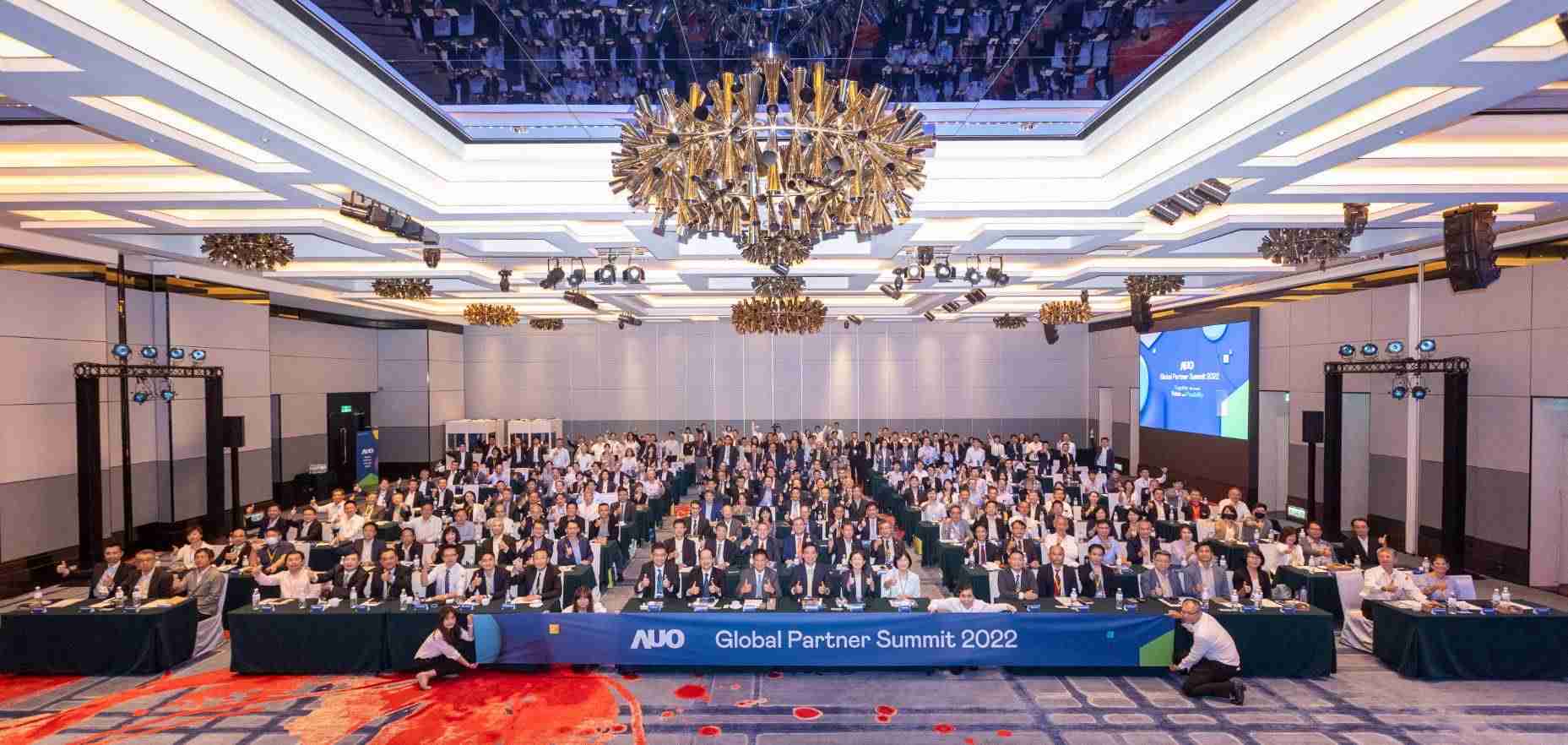 友達推動「安心、、創新、、、、用心、、同心、、盡心」五星職旅，，，，為菲籍員工打造全方位照護，，首度贏得「人權實踐與發展領袖獎」殊榮