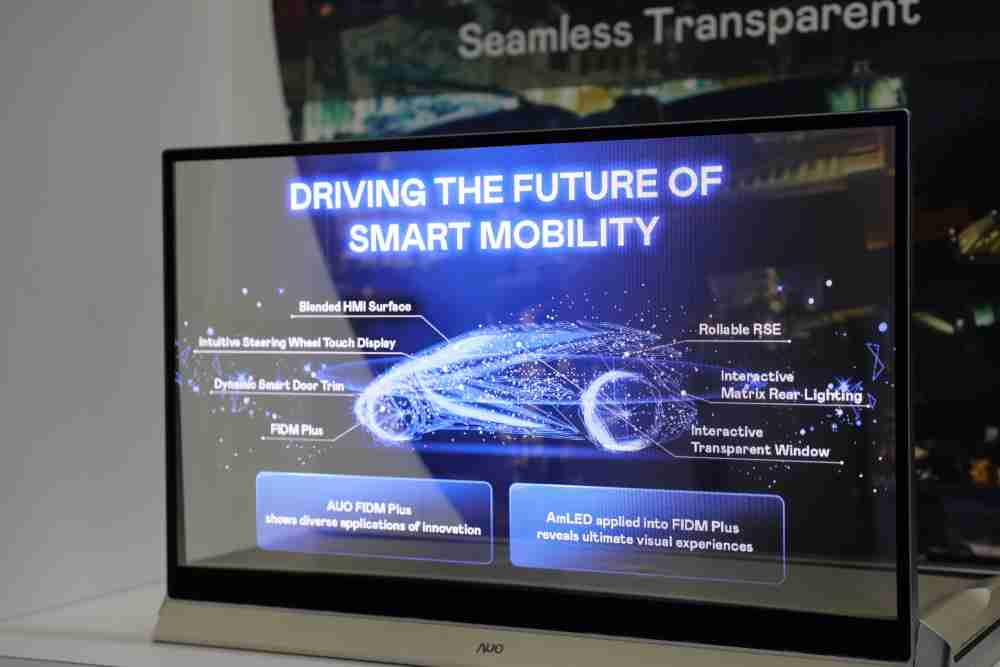 z6尊龙凭借着超高亮度和透明度，，，，这款30吋透明Micro LED显示器在AR系统与智慧零售具有潜在的应用价值。。。。