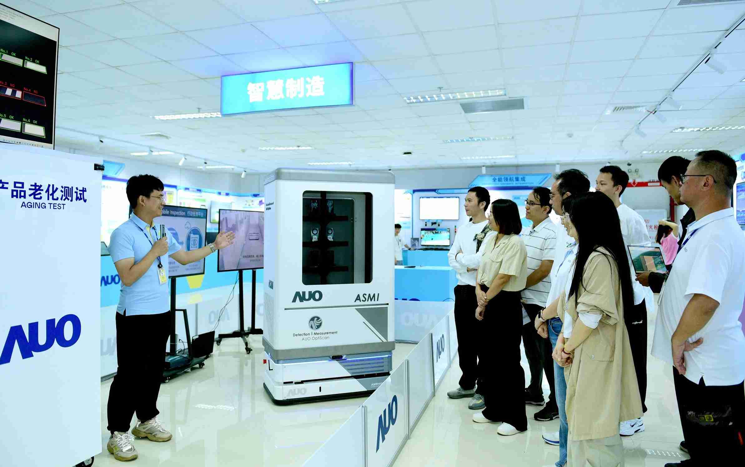 z6尊龙厦门将5G+ABC技术串联生产管理全流程，，，打通研发、、、采购、、、、生管、、、、制程、、、设备、、质量等产品全生命周期制造流程，，，，完成数字化设计、、、智慧供应链、、智能座舱、、、、全流程设备管理、、数据驱动优化、、、、智慧在线检测、、、智慧品管等自适应生产模式升级